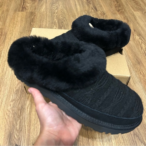 UGG Shoes - UGG black fur wool winter slippers slides shoes women’s 8 new in box